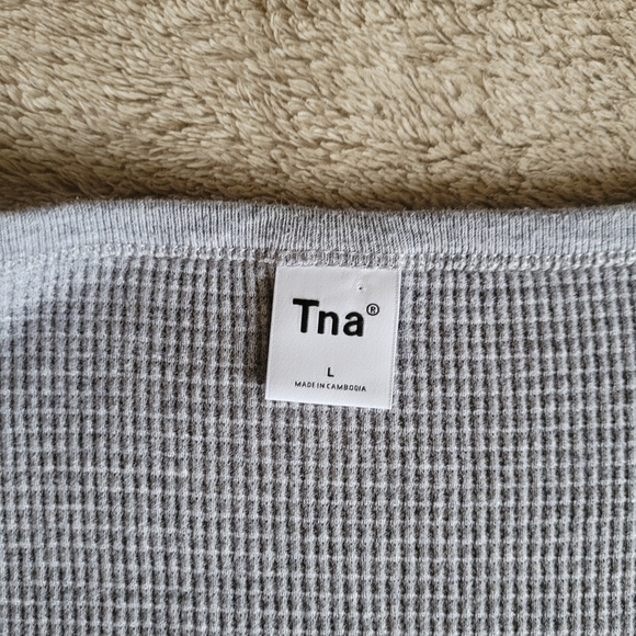 Aritzia TNA waffle knit Henley long sleeve shirt size large - Picture 10 of 12